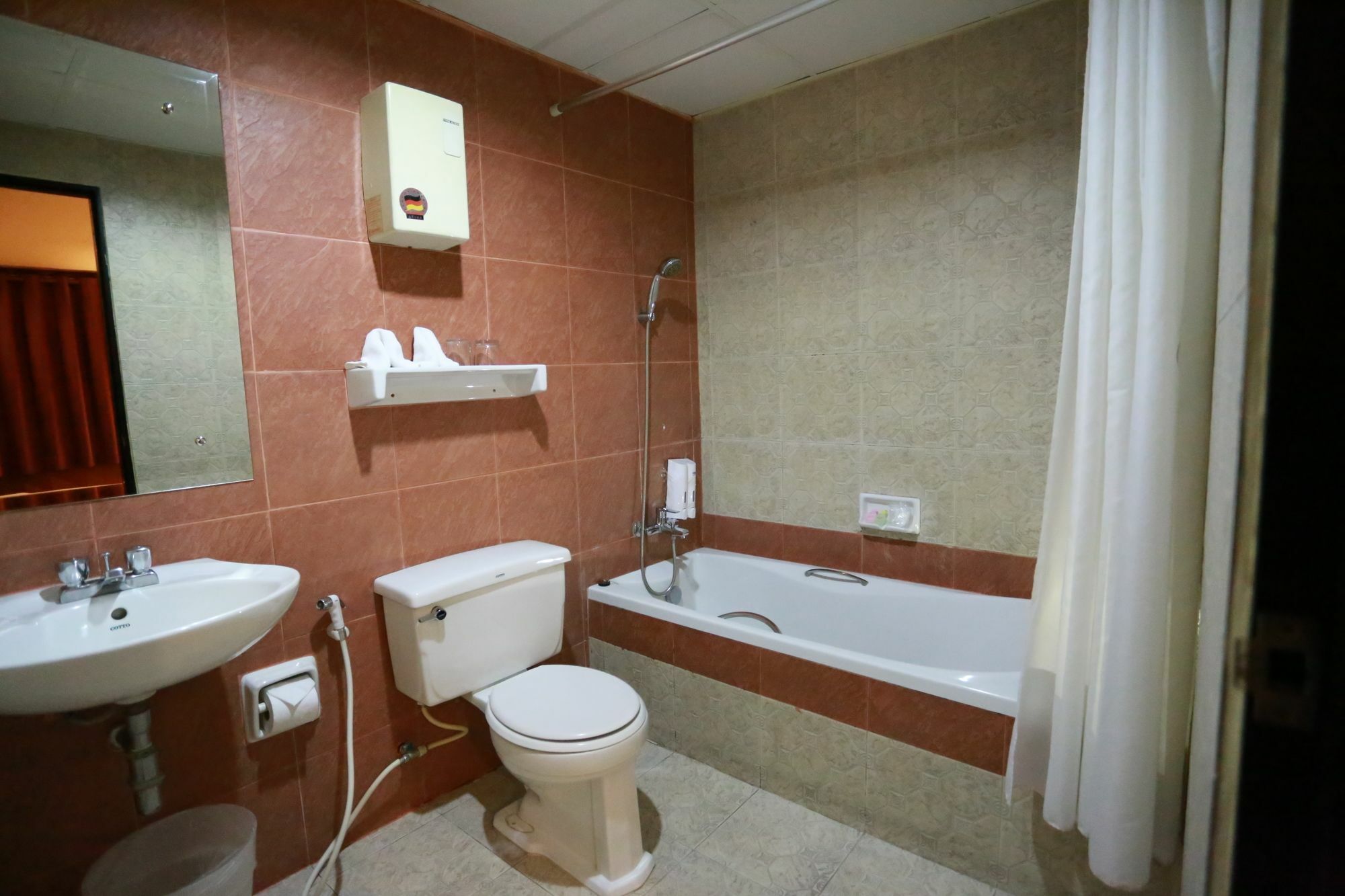 Travel Lodge Surawong (Adults Only) Banguecoque Exterior foto