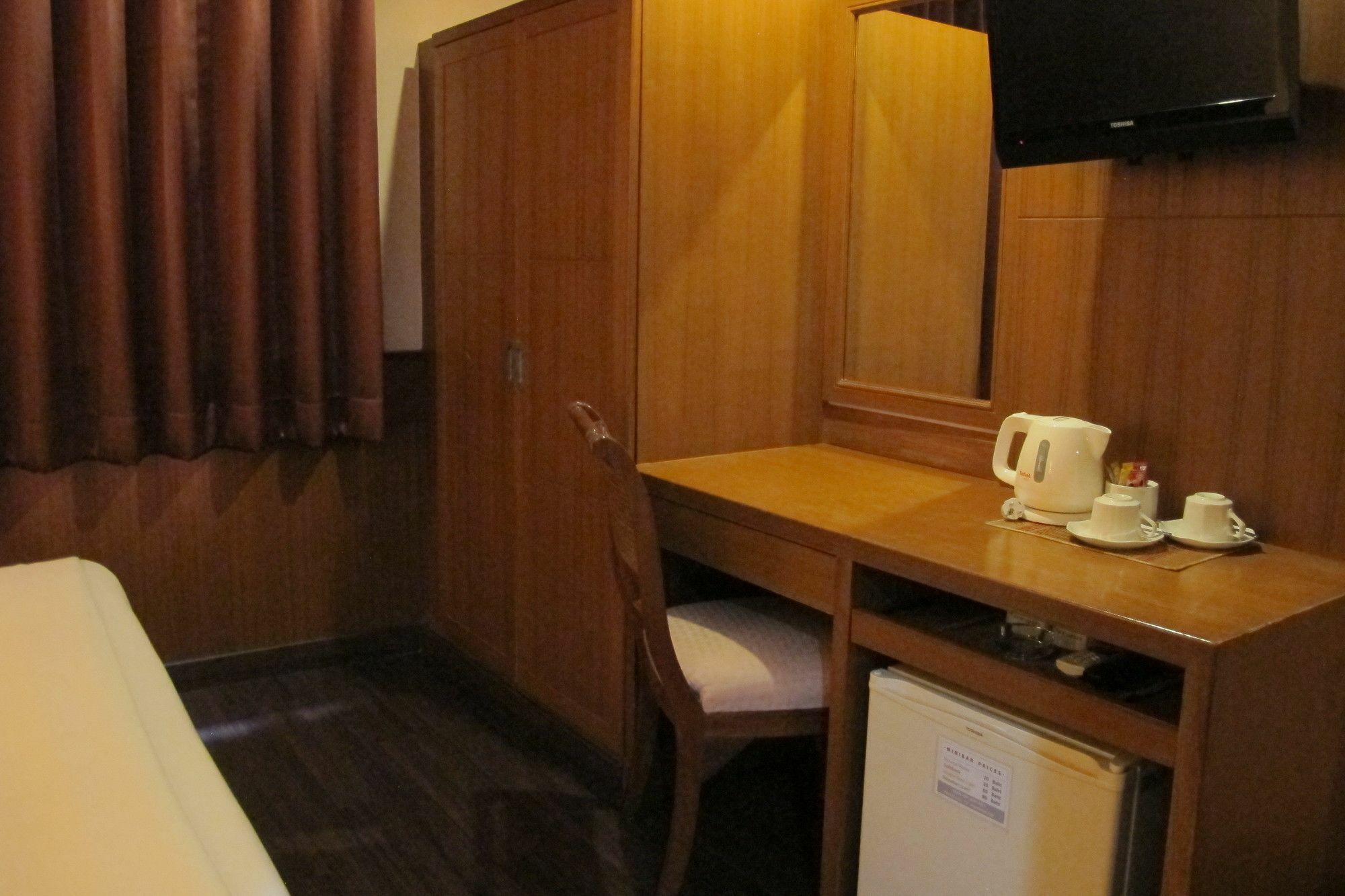 Travel Lodge Surawong (Adults Only) Banguecoque Exterior foto