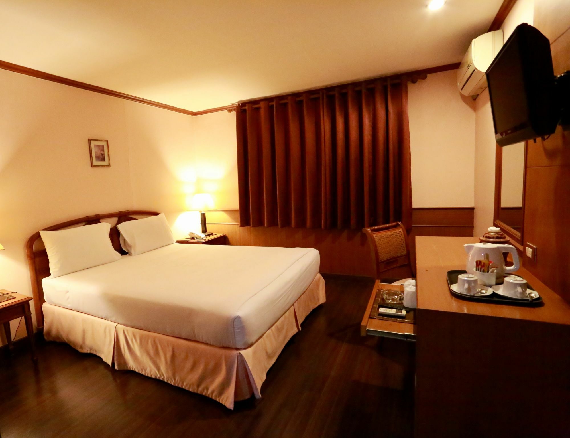Travel Lodge Surawong (Adults Only) Banguecoque Exterior foto